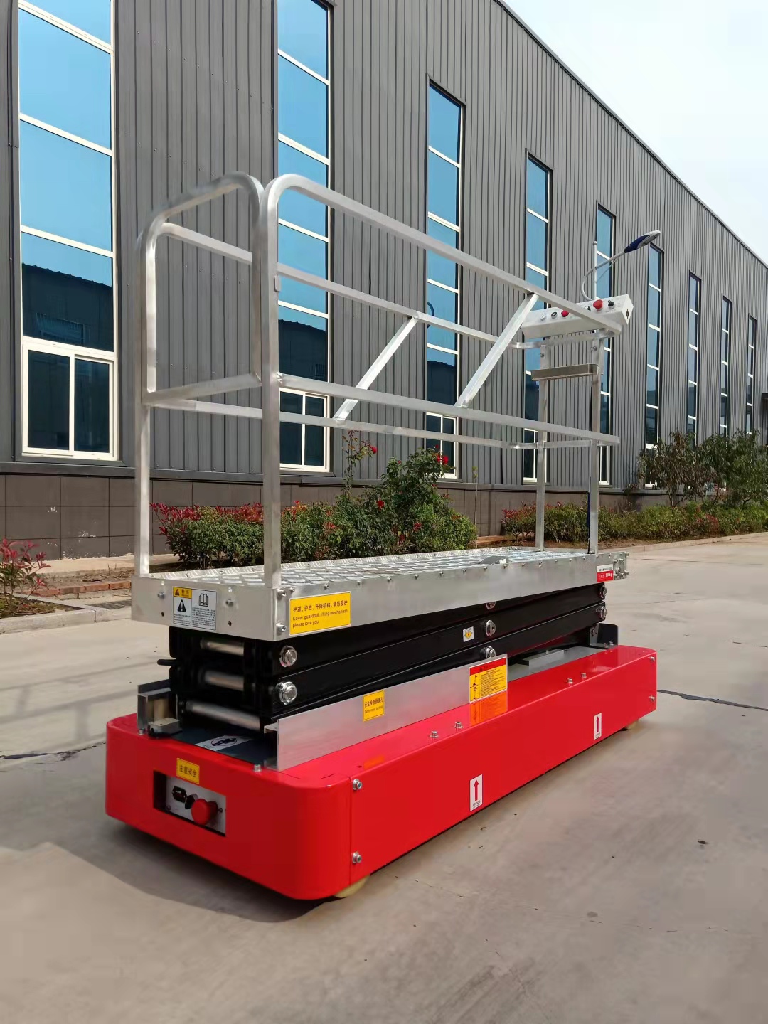 Electric Self Propelled Hydraulic Scissor Lift.jpg